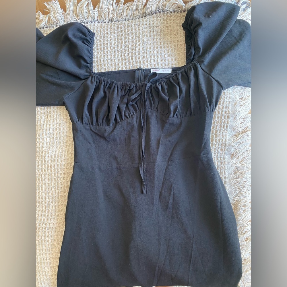 🖤 EUC ROMWE Black Fully Lined Ruched Bust Knot Empire Babydoll Mini Dress M